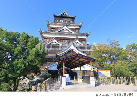 【広島県】秋の広島城（天守） 93859994