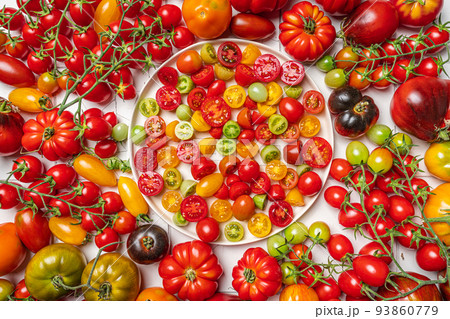 Mix colorful tomatoes 93860779
