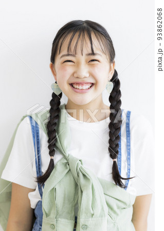 10代女の子の私服ポートレート 中学生 高校生 93862068