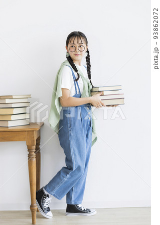 10代女の子の私服ポートレート 中学生 高校生 93862072