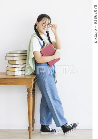 10代女の子の私服ポートレート 中学生 高校生 93862078