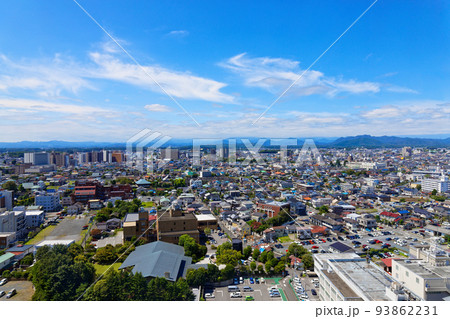 栃木県庁展望ロビーより栃木県公館方面の街並みを望む 栃木県庁展望ロビーより栃木県公館方面の街並みを望む 93862231