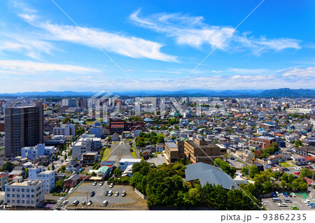 栃木県庁展望ロビーより栃木県公館方面の街並みを望む 93862235