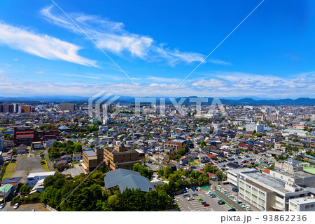 栃木県庁展望ロビーより栃木県公館方面の街並みを望む 93862236