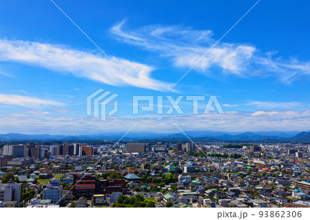 栃木県庁展望ロビーより鹿沼市方面の街並みを望む 栃木県庁展望ロビーより鹿沼市方面の街並みを望む 93862306