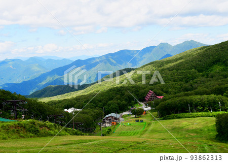 蔵王連峰　山形蔵王　蔵王中央ロープウエイ鳥兜駅北東側の風景 93862313