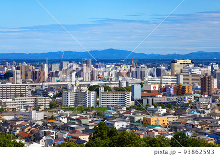 宇都宮タワーより山形新幹線とJR宇都宮駅方面の街並みを望む 93862593
