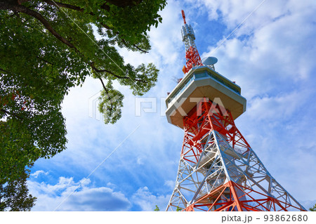 宇都宮タワーと青空 93862680
