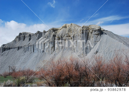 自然、風景、景色、空、快晴、青空、春、4月、山岳、高原、コロラド高原、荒野、地層、岩、堆積岩、砂岩、 93862978