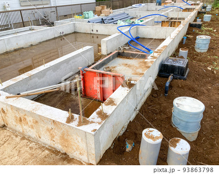 集合住宅の基礎工事の現場 93863798