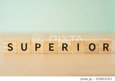 SUPERIORと書かれたブロック 93864262