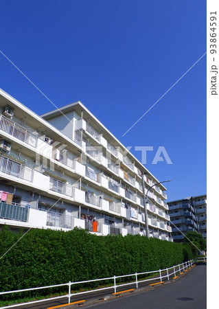 郊外の団地 93864591