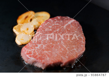 美味しそうなステーキ 93864787