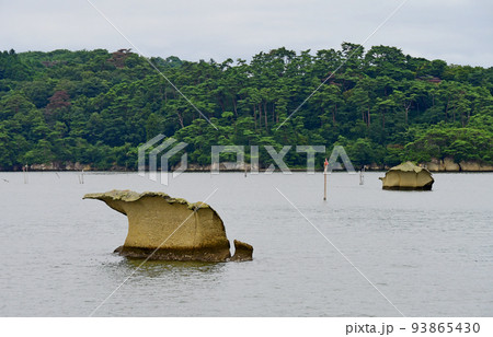 宮城県 利府町 松島湾 観光船から見る鎧島と兜島 宮城県 利府町 松島湾 観光船から見る鎧島と兜島 93865430