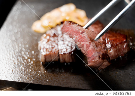 美味しそうな牛肉の断面 美味しそうな牛肉の断面 93865762