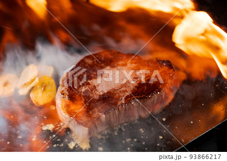 美味しそうなステーキ肉 美味しそうなステーキ肉 93866217