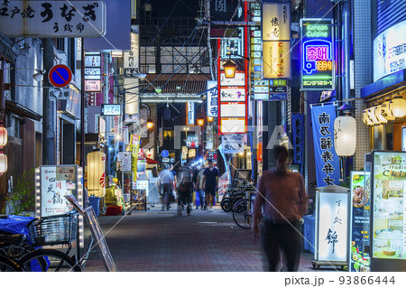 なんば ミナミ 相合橋筋商店街から路地へ なんば ミナミ 相合橋筋商店街から路地へ 93866444