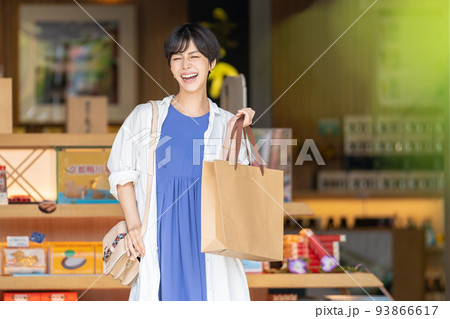 女子旅　買い物　旅行 93866617