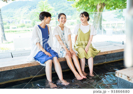 足湯　旅行　女子旅 93866680
