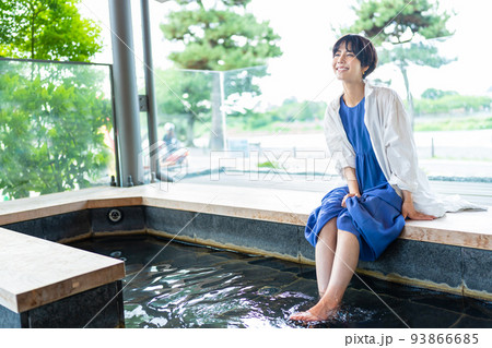 足湯　旅行　女子旅 93866685