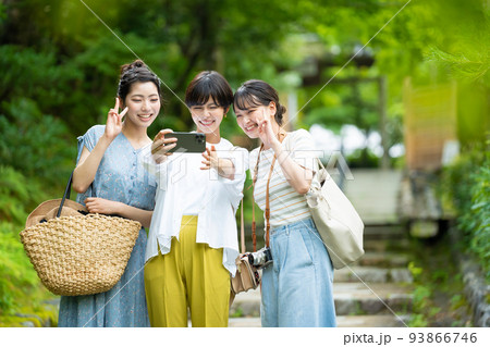 女子旅 自撮り 旅行 女子旅 自撮り 旅行 93866746