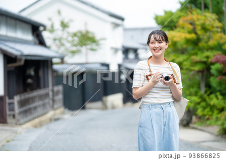女子旅　デジカメ　旅行　 93866825