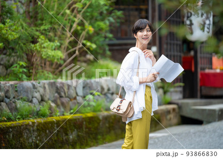 女子旅　ひとり旅　旅行 93866830