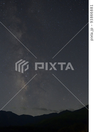 北杜市白州町、夏の晩、南アルプスから立上る天の川 北杜市白州町、夏の晩、南アルプスから立上る天の川 93866881
