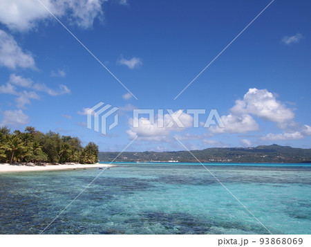 南国のきれいな無人島 93868069