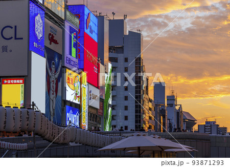 大阪ミナミ　道頓堀　夕景 93871293
