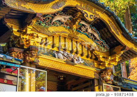世界遺産「日光の社寺」構成資産　紅葉の輪王寺大猷院　唐門 93871438