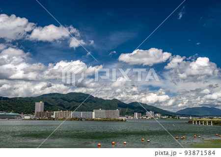 琵琶湖大津港から比叡山方面の風景 93871584