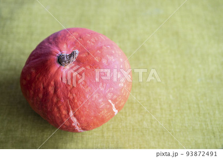 食欲の秋。ハロウィンの顔でも有名なカボチャ。 93872491