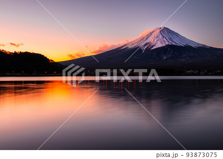日本の風景「逆さ富士山」 93873075