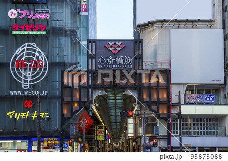 大阪ミナミ 心斎橋筋商店街 夕暮れ時 夏 大阪ミナミ 心斎橋筋商店街 夕暮れ時 夏 93873088