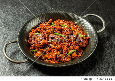 韓国風すき焼き　プルコギ　 Korean dish of grilled beef bulgogi 93873333