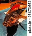 ちょっと残酷な魚の丸揚げ 93873662