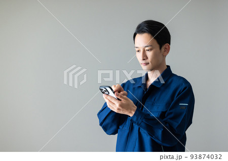 作業服の男性　 93874032