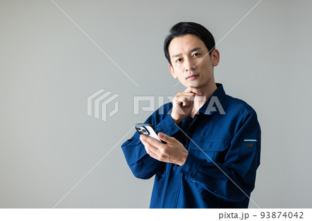 作業服の男性　 93874042