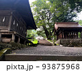 早朝の諏訪大社　上社前宮 93875968