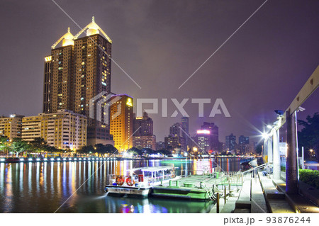 Night view along the Love River in Kaohsiung, Taiwan. 93876244