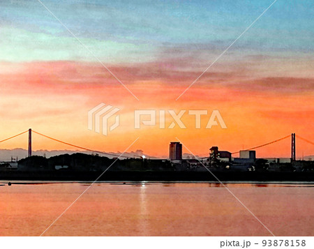 夜明け前の朝焼け「貯水池の水面」と「明石海峡大橋」水彩画風 93878158