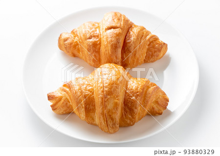 クロワッサン2つ。(白バック) 93880329