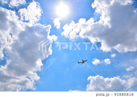 空　太陽　雲　飛行機 93880818