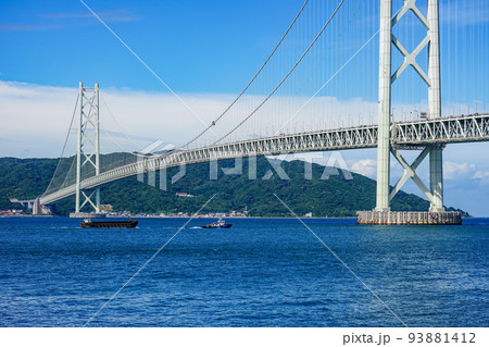 アジュール舞子から望む明石海峡大橋（兵庫県神戸市） 93881412