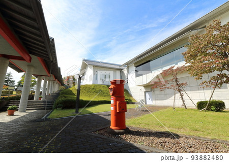岩手 奥州市 丸ポストのある風景(牛の博物館) 岩手 奥州市 丸ポストのある風景(牛の博物館) 93882480