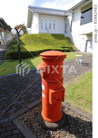 岩手 奥州市 丸ポストのある風景(牛の博物館) 岩手 奥州市 丸ポストのある風景(牛の博物館) 93882483