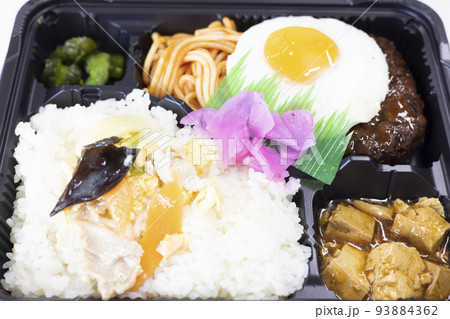 美味しい目玉焼きハンバーグ弁当 93884362