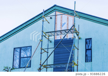 住宅リフォーム現場・外壁の張替え 足場 住宅リフォーム現場・外壁の張替え 足場 93886226