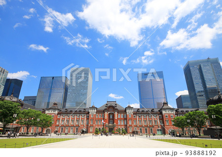 東京駅丸の内駅舎と超高層ビル群 東京駅丸の内駅舎と超高層ビル群 93888192